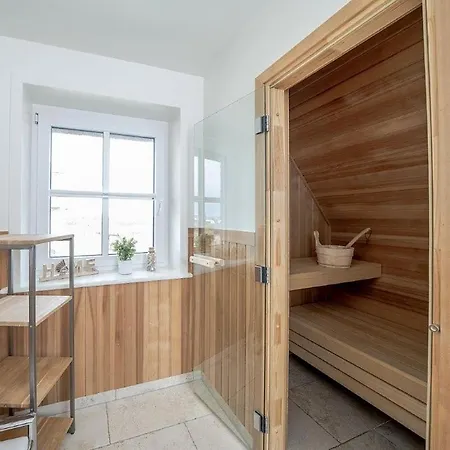 Holiday home Reetdachidylle Am Deich - Charmante Doppelhaushaelften *