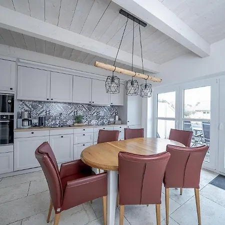 Reetdachidylle Am Deich - Charmante Doppelhaushaelften بيت للعطل