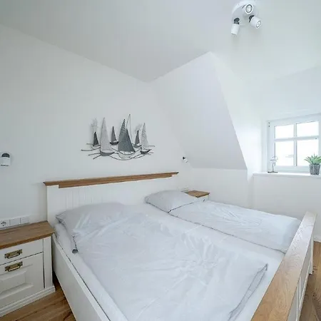 بيت للعطل Reetdachidylle Am Deich - Charmante Doppelhaushaelften *