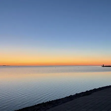Reetdachidylle Am Deich - Charmante Doppelhaushaelften * Dagebüll