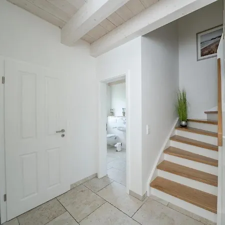 Holiday home Reetdachidylle Am Deich - Charmante Doppelhaushaelften *