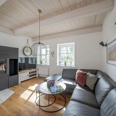 بيت للعطل Reetdachidylle Am Deich - Charmante Doppelhaushaelften