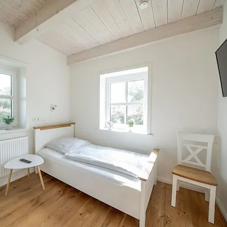 بيت للعطل Reetdachidylle Am Deich - Charmante Doppelhaushaelften