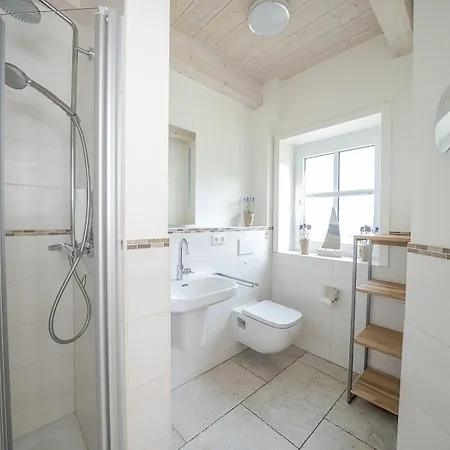 Holiday home Reetdachidylle Am Deich - Charmante Doppelhaushaelften