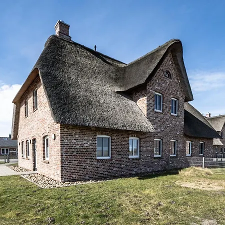 Holiday home Reetdachidylle Am Deich - Charmante Doppelhaushaelften