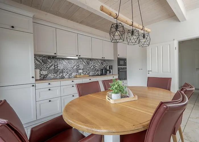 別荘 Reetdachidylle Am Deich - Charmante Doppelhaushaelften *